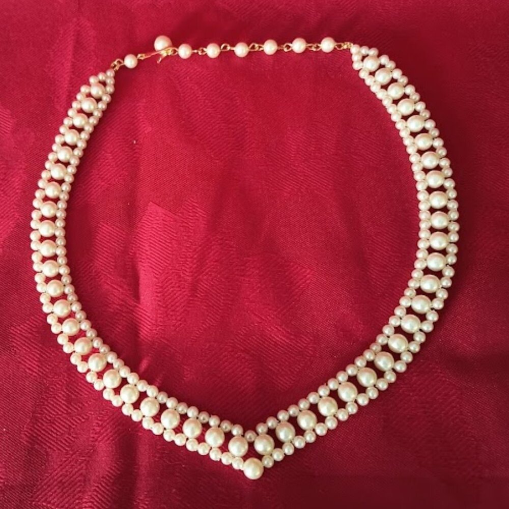 VINTAGE  1950's Faux Pearl Necklace adjustable